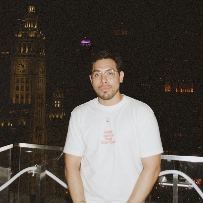 Romel Durán at night in downtown Chicago